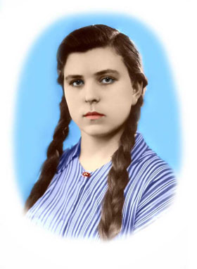 Раскрашенный с помощью программы Coloriage AI портрет девушки