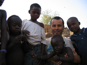 Исходный затемненный снимок африканских детей